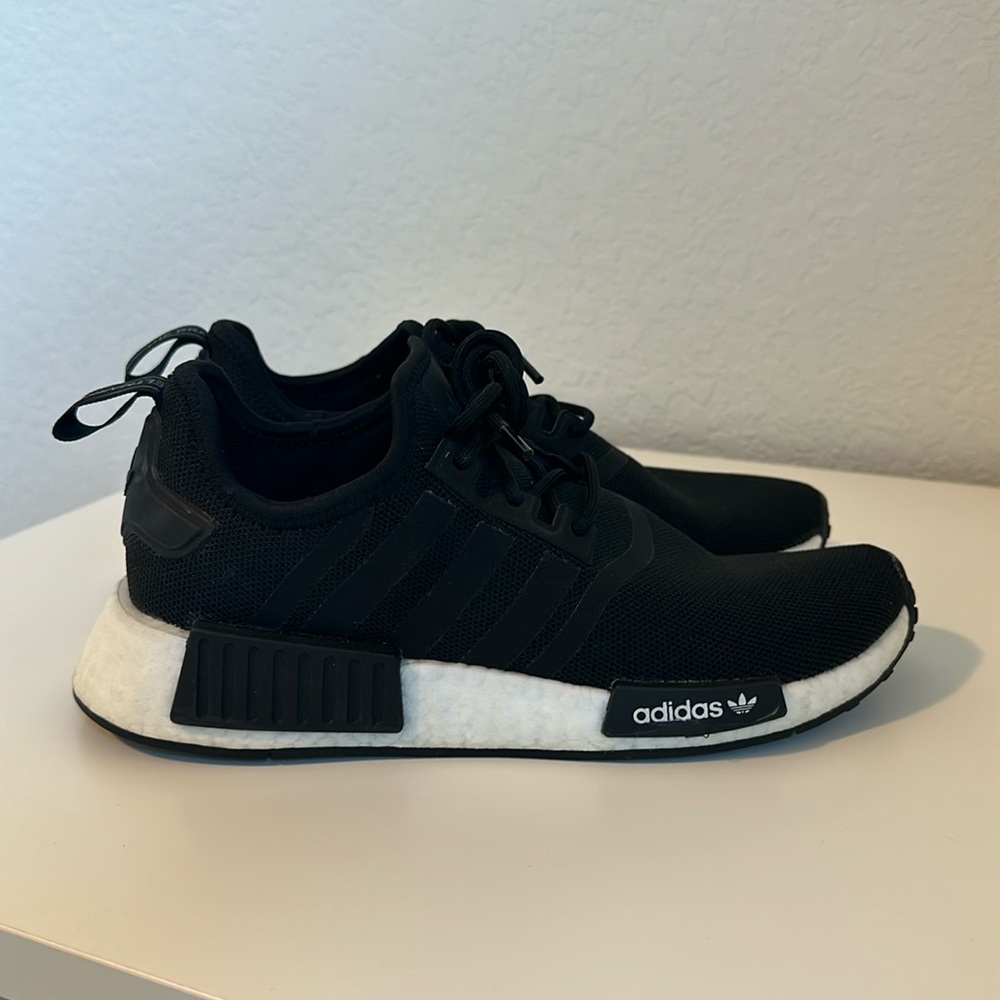 Adidas NMD_R1 Black & White Size 6.5 mens (7.5 -8 in women’s)
